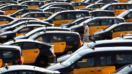 Taximetriștii ies în stradă și creează haos ca să oprească Uber