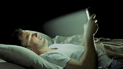 De ce lumina albastră, de la telefoane și calculatoare, îți afectează vederea