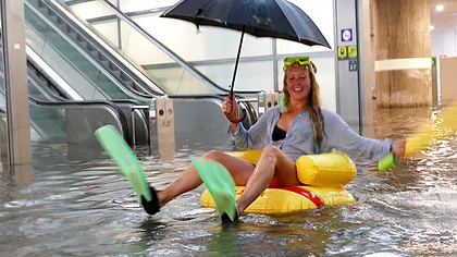 O stație de metrou inundată a fost transformată în piscină