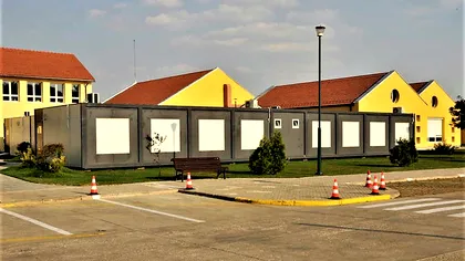 Cum au elevii români condiții mai bune în containere decât în școli