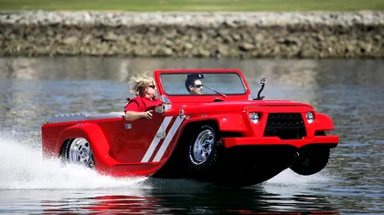 Mașina care merge pe apă și pe uscat pentru care ai renunța și la Ferrari