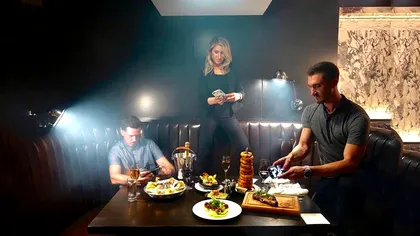 De ce masa asta costă o avere și e bună doar pentru Instagram