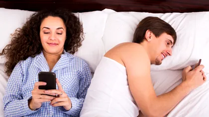 Cât de des îți ignori prietenii de dragul telefonului