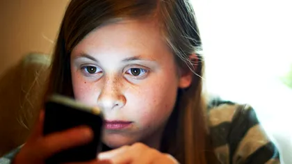 Telefoanele distrug vederea copiilor și situația e cât se poate de gravă