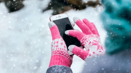 De ce ți se descarcă așa repede telefonul când afară e frig