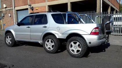 SUV-ul 6x6 de la Mercedes e un monstru al șoselelor