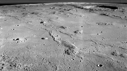 De ce se apucă NASA să sape o peșteră uriașă în suprafața Lunii