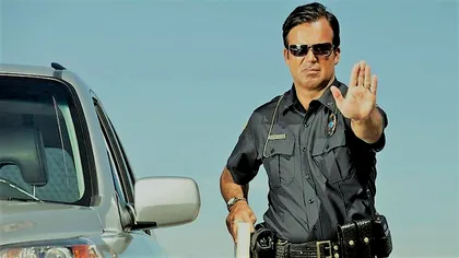 Adevărul despre poliția care te dă jos din mașină când e în misiune, așa cum ai văzut în filme