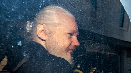 Julian Assange a fost condamnat la închisoare. Cât va sta în spatele gratiilor fondatorul Wikileaks
