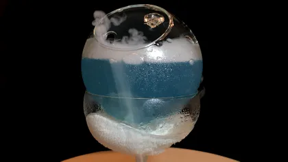 Experiență: cum folosești gheața carbonică în mixologie și la ce să fii atent