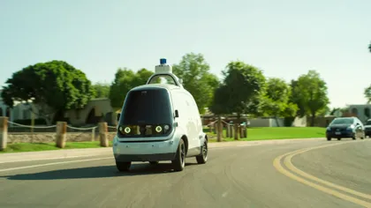 Domino`s a început livrările de pizza cu roboți autonomi