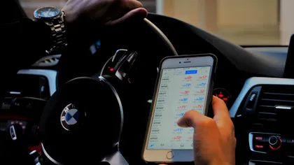 După șoferi, nici bicicliștii nu mai au voie cu telefonul. Ce zice noua lege