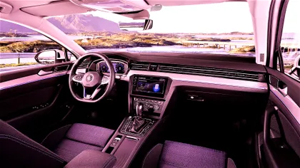 Noul Volkswagen Passat costă o mică avere. Tocmai s-a lansat în România și e cea mai căutată mașină a momentului