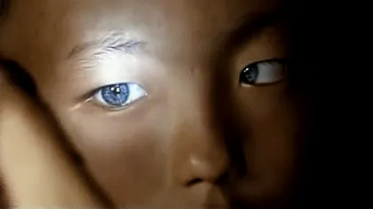 Băiatul care vede pe întuneric: cât de ciudat este fenomenul și care e explicația