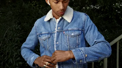 Jacheta prin care răspunzi la telefon și îți poți face și selfie