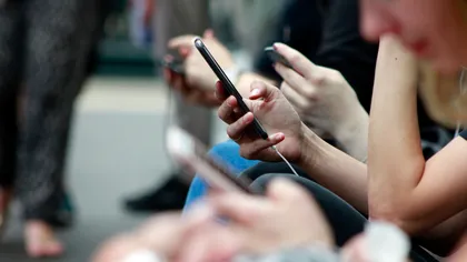 Telefonul tău a devenit o armă contra virusului: cum e folosit și ce poate face și România