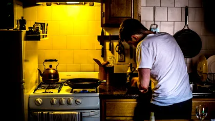 10 activități pe care să le faci acum ca să nu o iei razna în casă