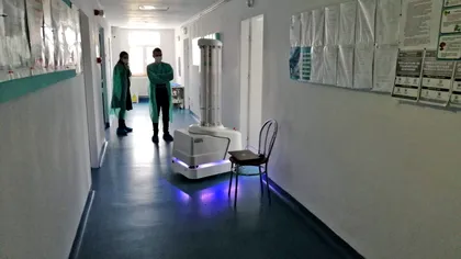 Robotul care face curat la „Matei Balș” distruge 99,99% din bacteriile periculoase