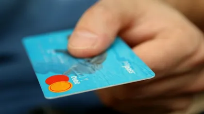 Anunț pentru românii cu card bancar: surpriză de Paște la una dintre cele mai mari bănci