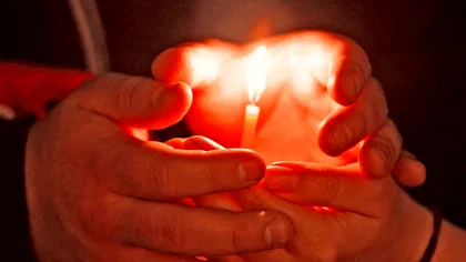 Cum se aprinde, de fapt, Sfânta Lumină de Paşte. Adevărul despre mitul în care lumea creștinătății crede neclintit