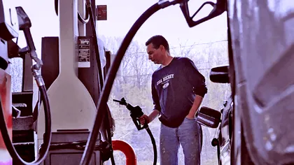Anunț surprinzător pentru toți șoferii cu mașini pe benzină și motorină. Cu cât se ieftinesc carburanții