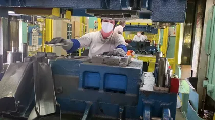 VIDEO Cum a arătat fabrica Dacia în ziua în care angajații au revenit la lucru