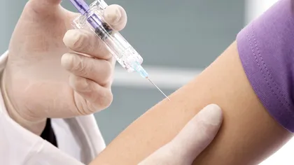 Cum profită anti-vacciniștii de pandemie: teoriile pe care le promovează mai mult ca oricând