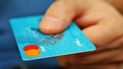 Surpriză pentru românii cu card și cont bancar: anunțul uneia dintre cele mai mari bănci te scapă de bătăi de cap