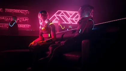 Socializarea post-pandemie, transpusă într-un costum terifiant pentru clubbing și concerte