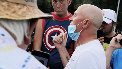 Comedia a turnat și ea în România ceaușistă. Trecutul securist a lui Mugur Mihăescu, actualmente susținător al teoriilor conspirației anti-COVID