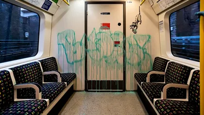 VIDEO Banksy lovește din nou: lucrarea virală din metroul londonez despre pandemie