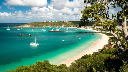 Dacă lucrezi de acasă, o insulă din Caraibe vrea să te cazeze: cât costă tranziția