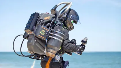 Omul care s-a crezut avion: a zburat cu un jetpack aproape de un aeroport din SUA
