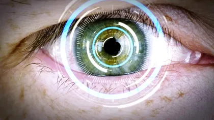 Lentilele de contact inteligente care înlocuiesc smartphone-urile. Cum funcționează dispozitivele desprinse parcă dintr-un film SF
