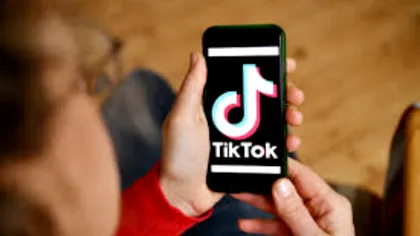 Fenomen îngrijorător pe TikTok: de ce-și ”umilesc” părinții copiii pe rețeaua socială