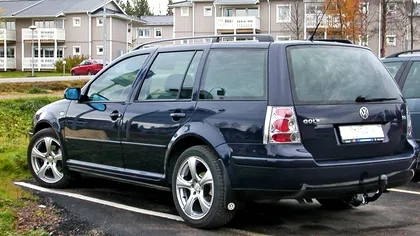 Pomană de la ANAF: mașini la super preț în septembrie. Volkswagen la 1.090 lei, Mazda la 1.564 lei