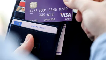 Toți românii care au cont și card bancar trebuie să știe: 6 moduri în care pierzi banii