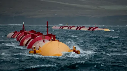 Un generator masiv produce energie electrică din valurile oceanului