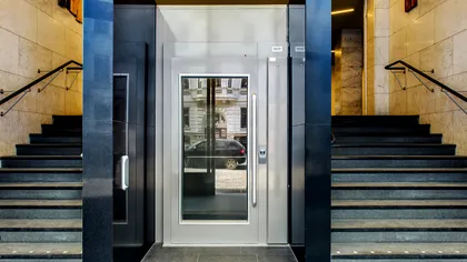 Primul lift anticovid este creat de ingineri români. Cum funcționează și de ce e util