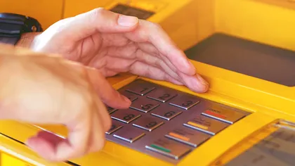 Veste teribilă pentru românii care au card și cont bancar: se întâmplă la bancomat, mare atenție
