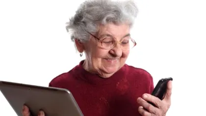 Pandemia și pensionarii: cum au învățat bunicii tăi să se descurce cu internetul și să facă plăți online