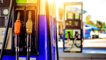 Prețuri exorbitante la pompă: cât plătesc șoferii români în plus față de alți europeni