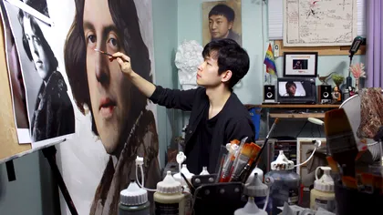 Acest artist reimaginează opere de artă celebre din trecut ca portrete hiperrealiste