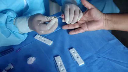 COVID-19: bărbații creează mai mulți anticorpi după infecții asimptomatice și îi păstrează pentru mai mult timp. Ce arată noile cercetări