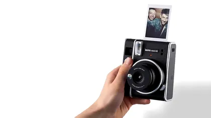 Polaroid pentru secolul 21: cât de utilă este camera foto instant cu două butoane