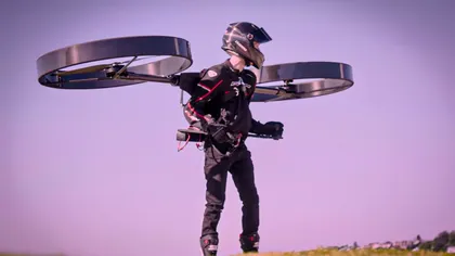 Și-a riscat viața cu un nou mijloc de transport electric: cum e să ai un elicopter în ghiozdan