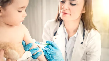 Copiii de până la 6 luni vor putea fi vaccinați împotriva Covid-19: când se va întâmpla asta