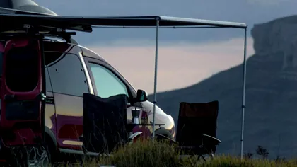 FOTO Modelul Dacia care ține loc de rulotă în vacanță: cum scapi de cheltuielile cu hotelul