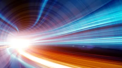 De ce nu putem să călătorim cu viteza luminii: explicația științifică din spatele limitei de viteză