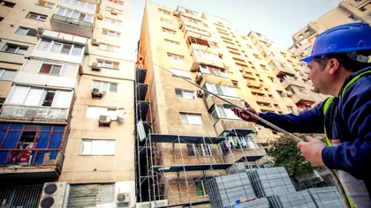 Pericol pentru toți cei care stau la bloc. Materialul toxic folosit la reabilitare care pune viața românilor în pericol